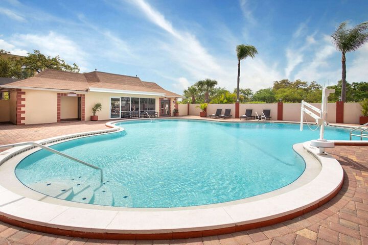 Pool 6 of 44