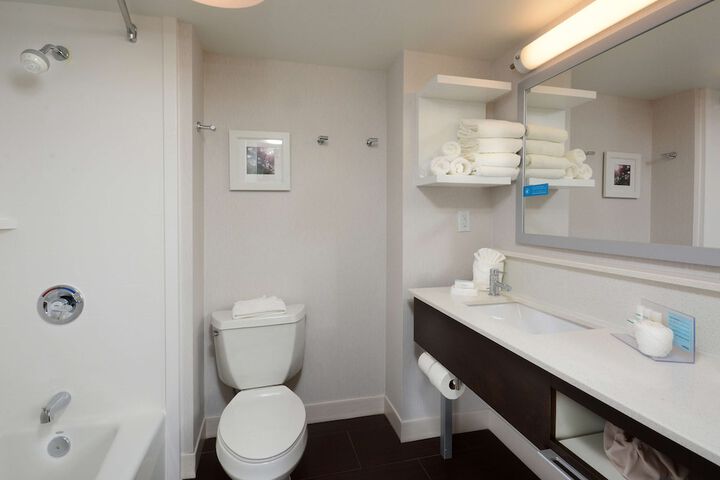 Room 20 of 33