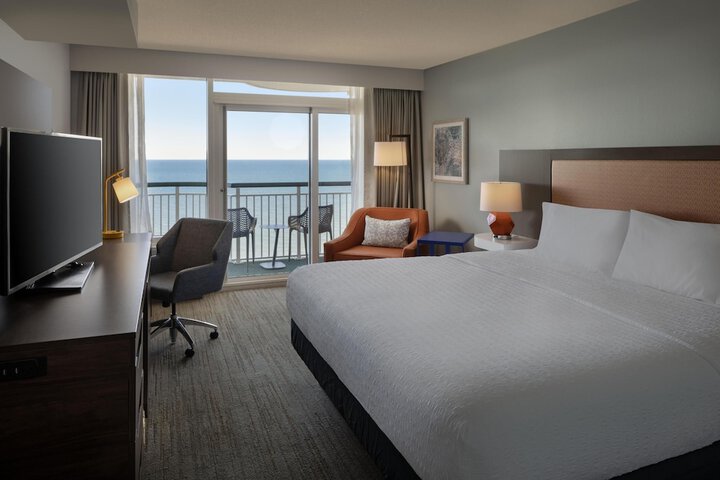 Hampton Inn & Suites Myrtle Beach / Oceanfront