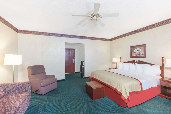 Room 12 of 16