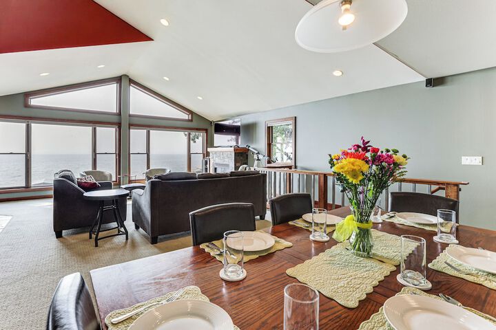 Spacious Edgerton Home w / Private Beach & Views!