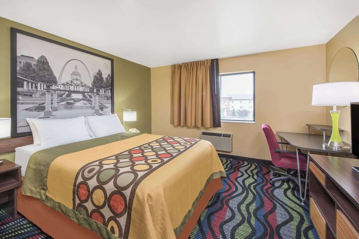 Room 12 of 32