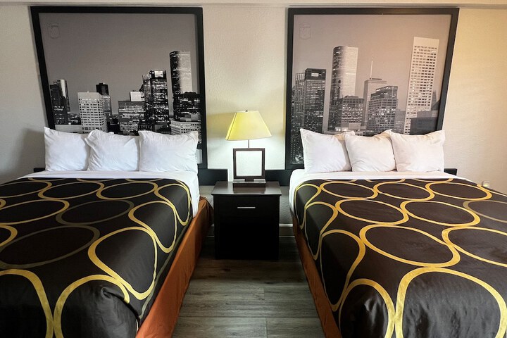 Room 16 of 43