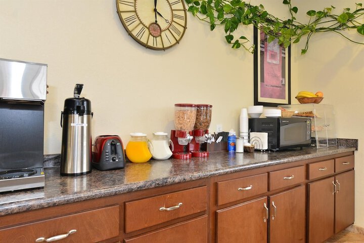 Breakfast/Coffee Service 19 of 24
