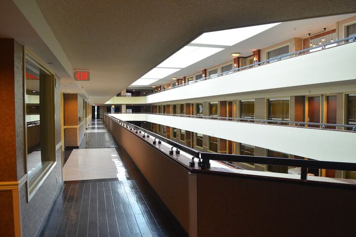 Ballroom/Hall 102 of 121