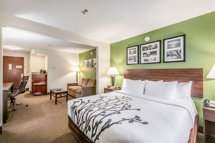 Room 16 of 37