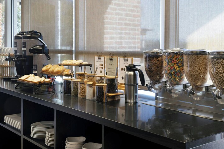 Breakfast/Coffee Service 61 of 75