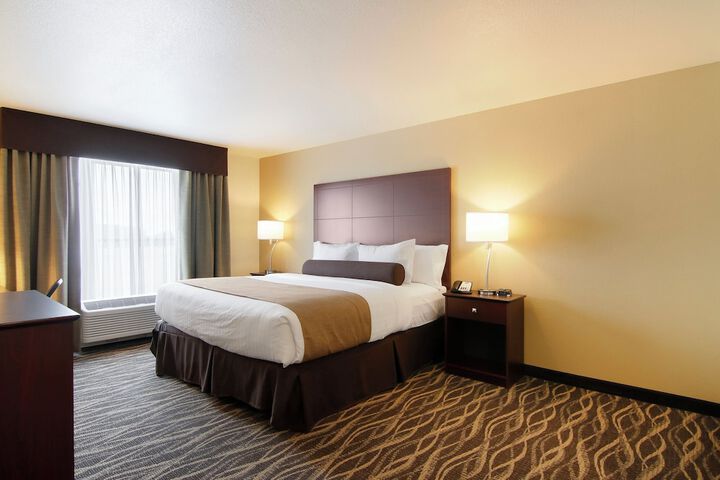 Cobblestone Inn & Suites at UW Stout Downtown Menomonie
