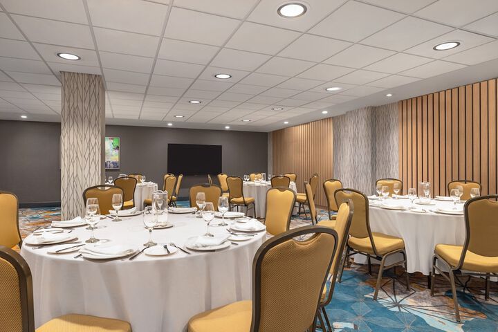 Holiday Inn Toronto Downtown Centre by IHG