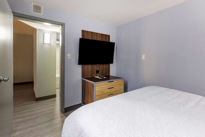 Room 17 of 39