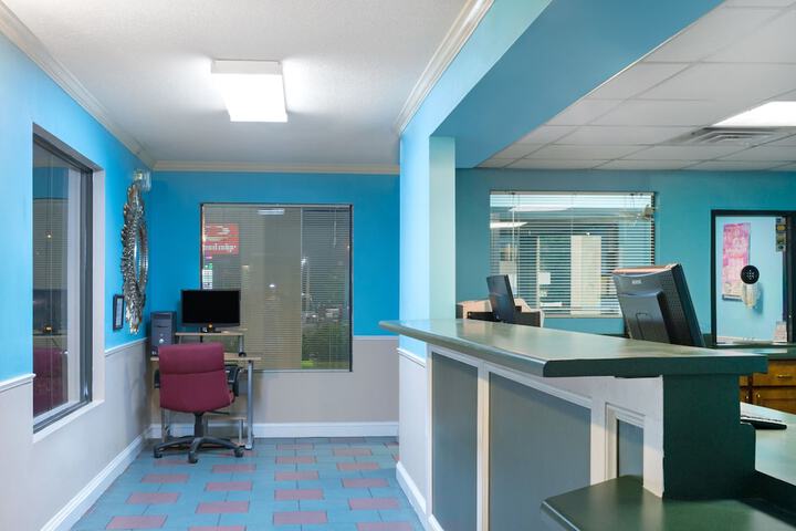 Business Center 17 of 17