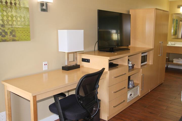 Best Western Plus South Coast Inn