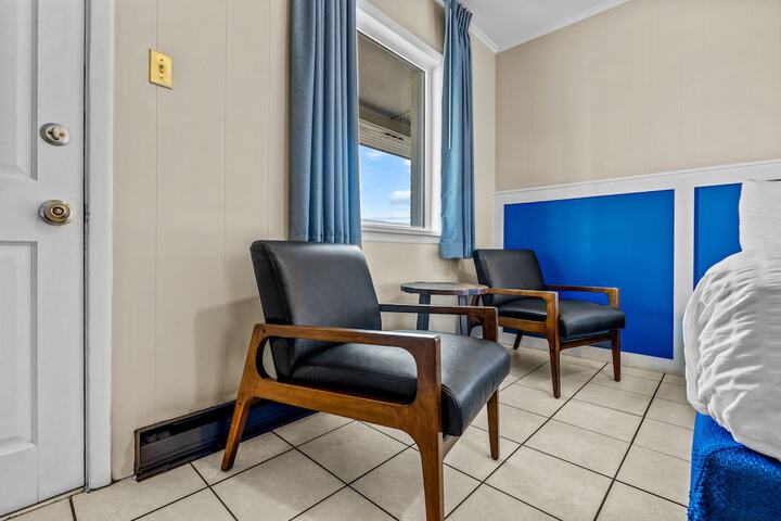 Dolphin Oceanfront Motel