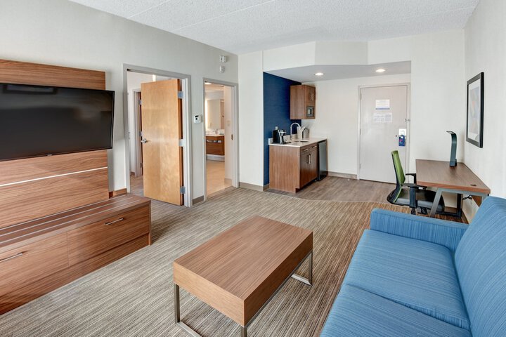 Room 25 of 47