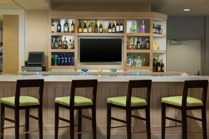 Lounge 98 of 117