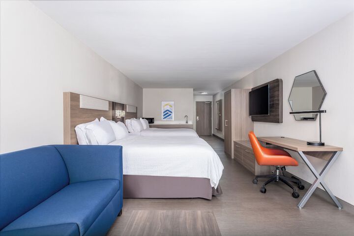 Holiday Inn Express & Suites Lancaster by IHG