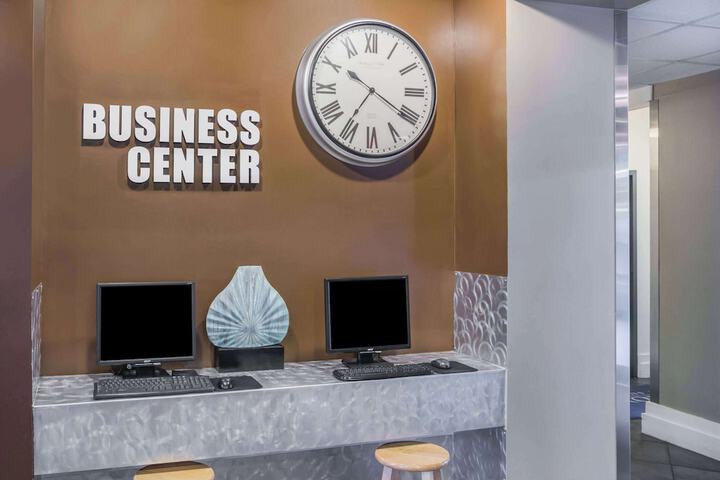 Business Center 51 of 52