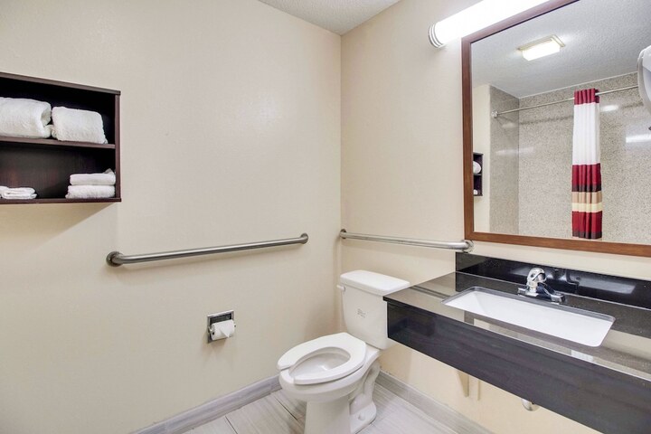 Room 16 of 34
