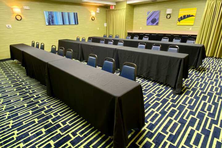 Holiday Inn Express Suites Plant City by IHG