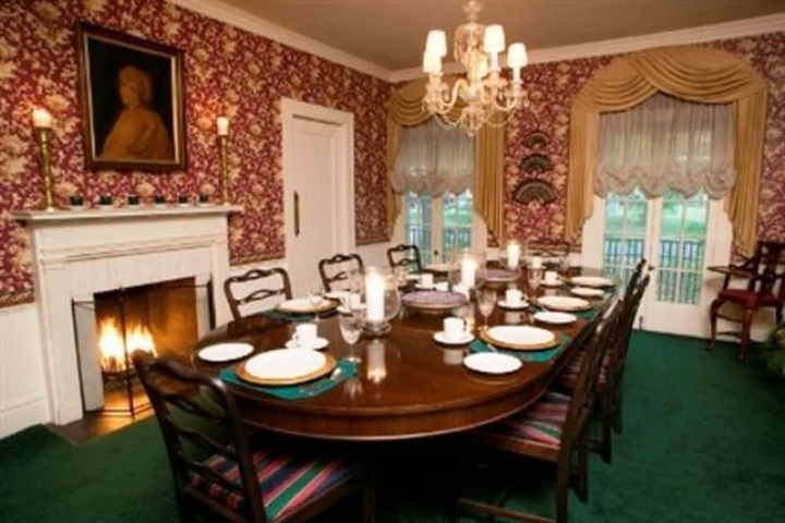 Dining 21 of 29