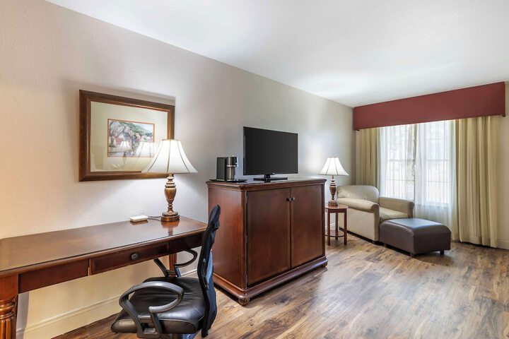 Room 33 of 51