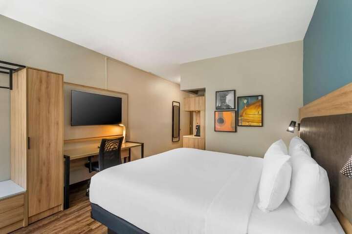 Room 21 of 48