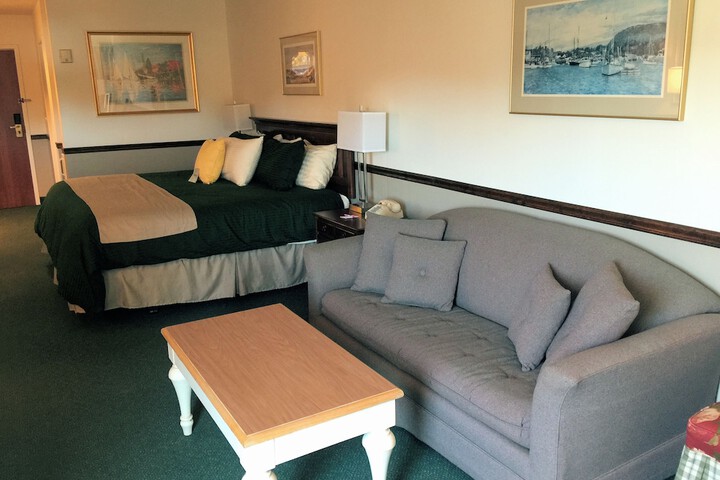Camden Riverhouse Hotel