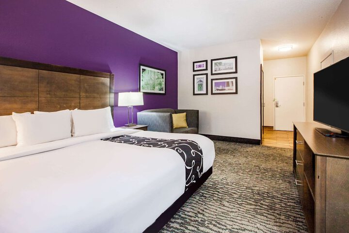 Room 16 of 28
