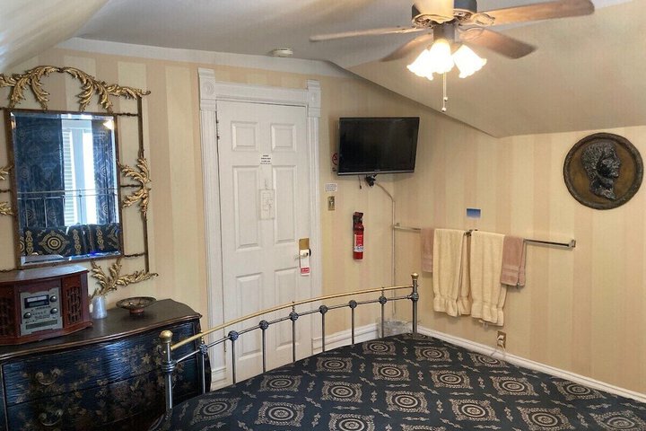 Room 66 of 102
