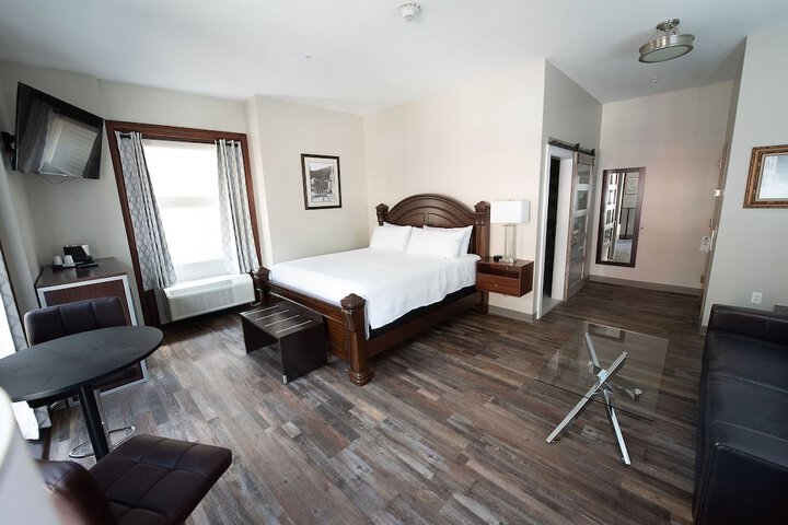 Room 10 of 14