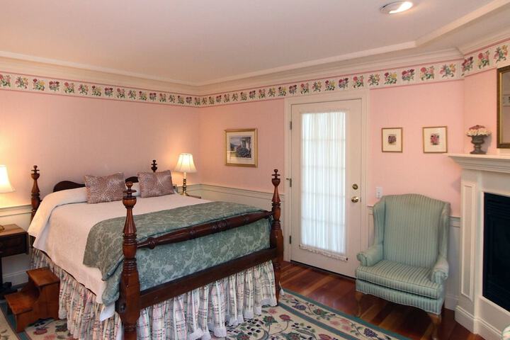 Room 47 of 106