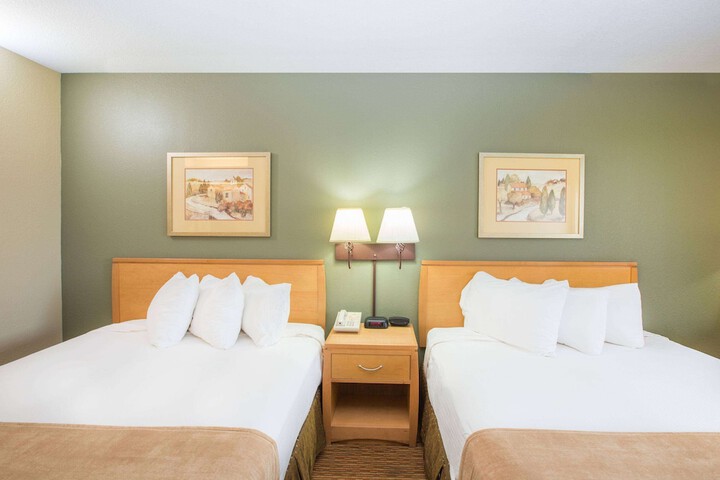 Ramada by Wyndham Spirit Lake / Okoboji