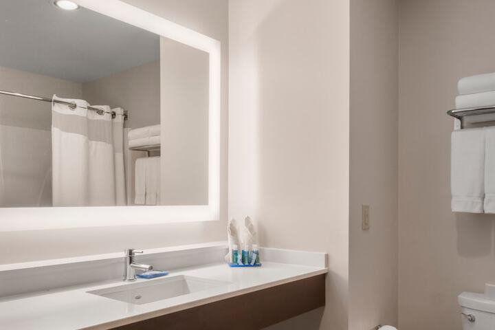 Holiday Inn Express and Suites Newton by IHG