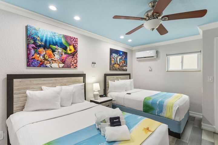 Bay Palms Waterfront Resort - Hotel and Marina