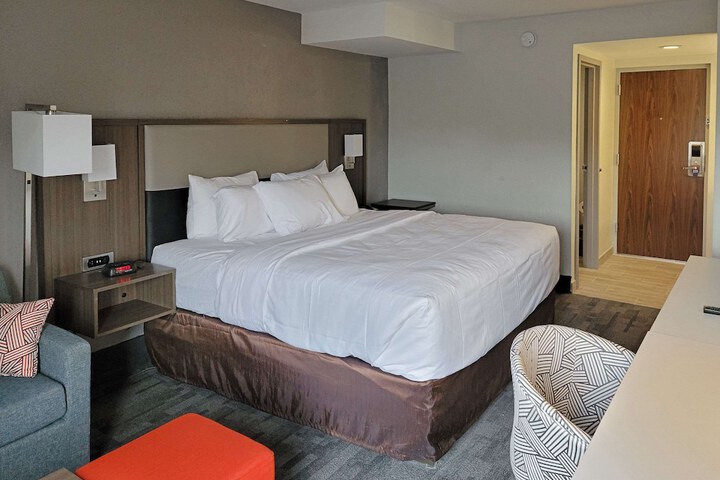 Room 28 of 108