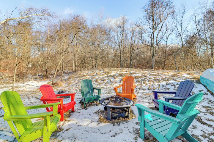 Private Spa Fire Pit & Deck: Poconos Home!