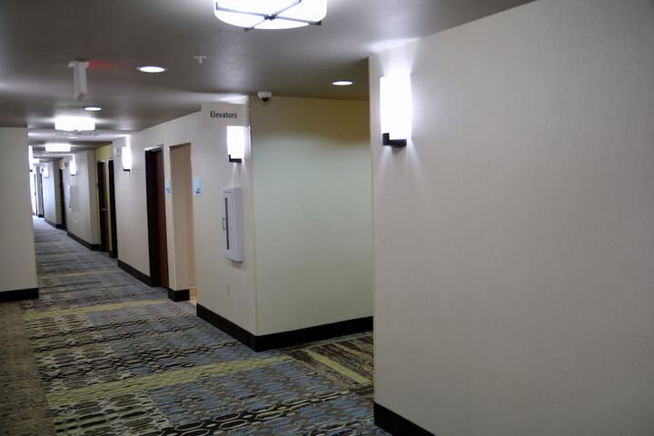 Ballroom/Hall 76 of 80
