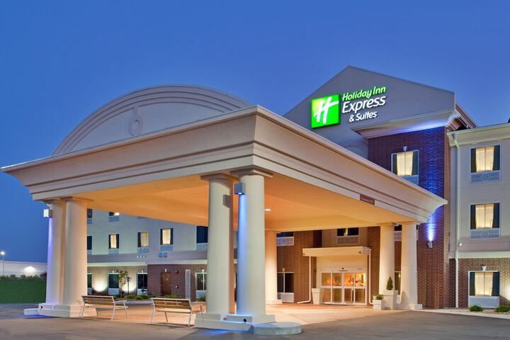 Holiday Inn Express & Suites Sedalia by IHG
