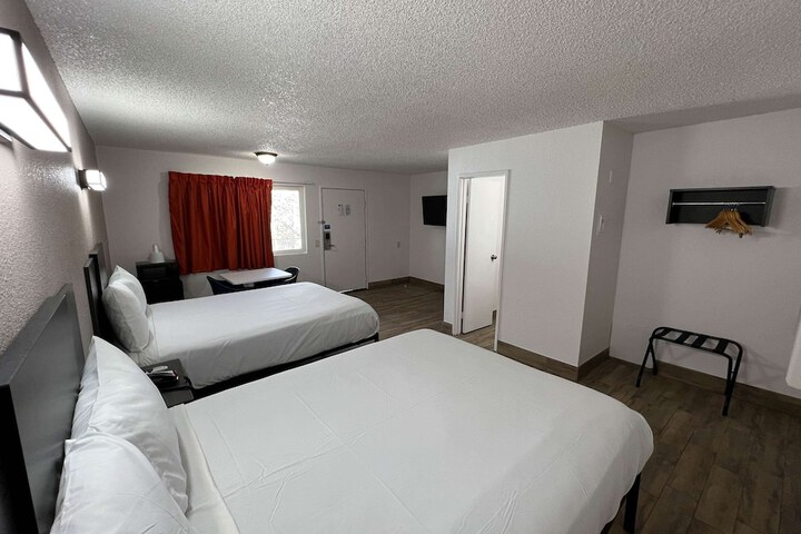 Room 28 of 32