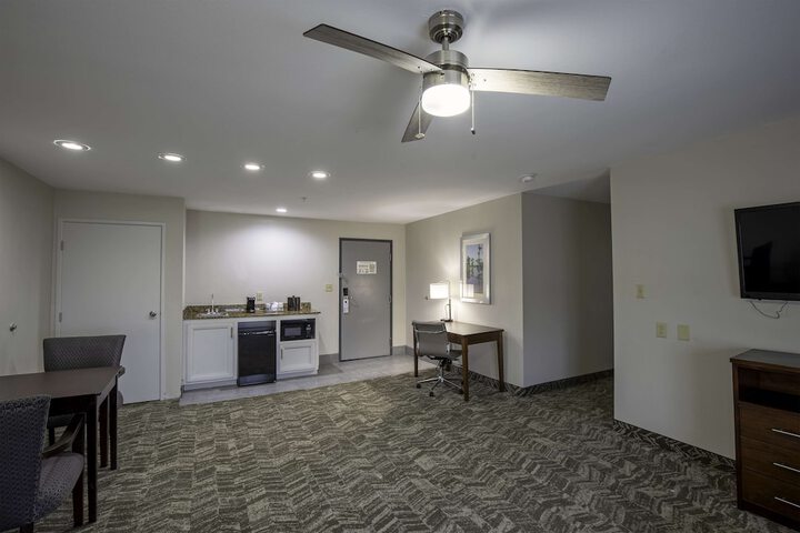 Room 8 of 37