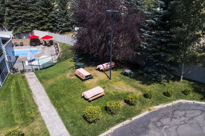 Property Grounds 36 of 40