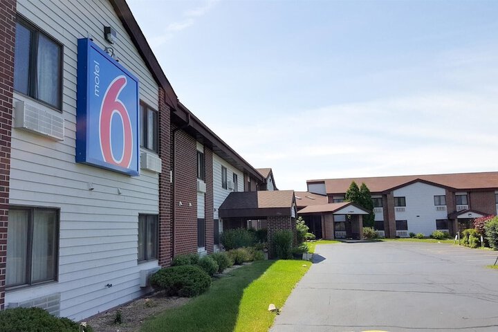Motel 6 Saukville WI