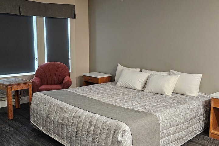 Room 8 of 13