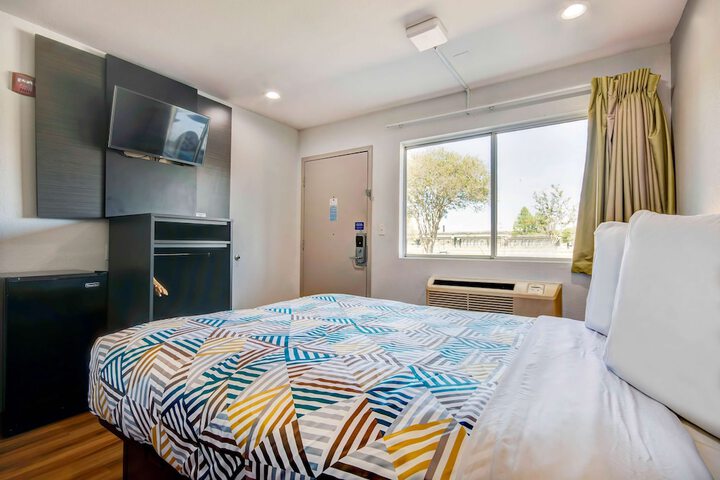 Room 10 of 29