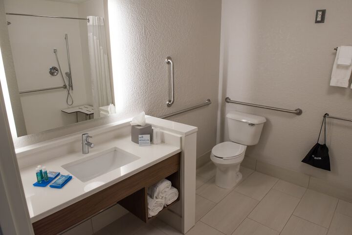 Holiday Inn Express & Suites Merrillville by IHG