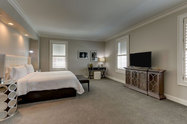Room 11 of 43