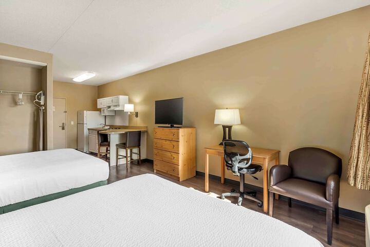 Room 17 of 38