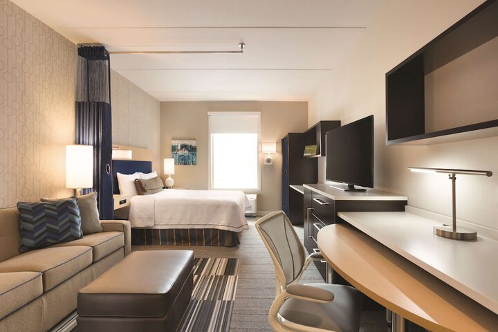 Room 13 of 36