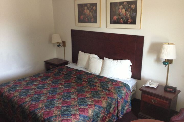 Room 11 of 36