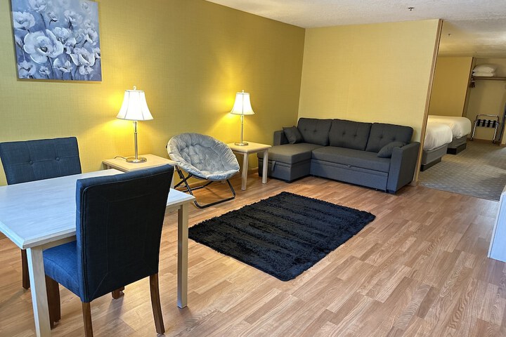 Timberland Inn & Suites
